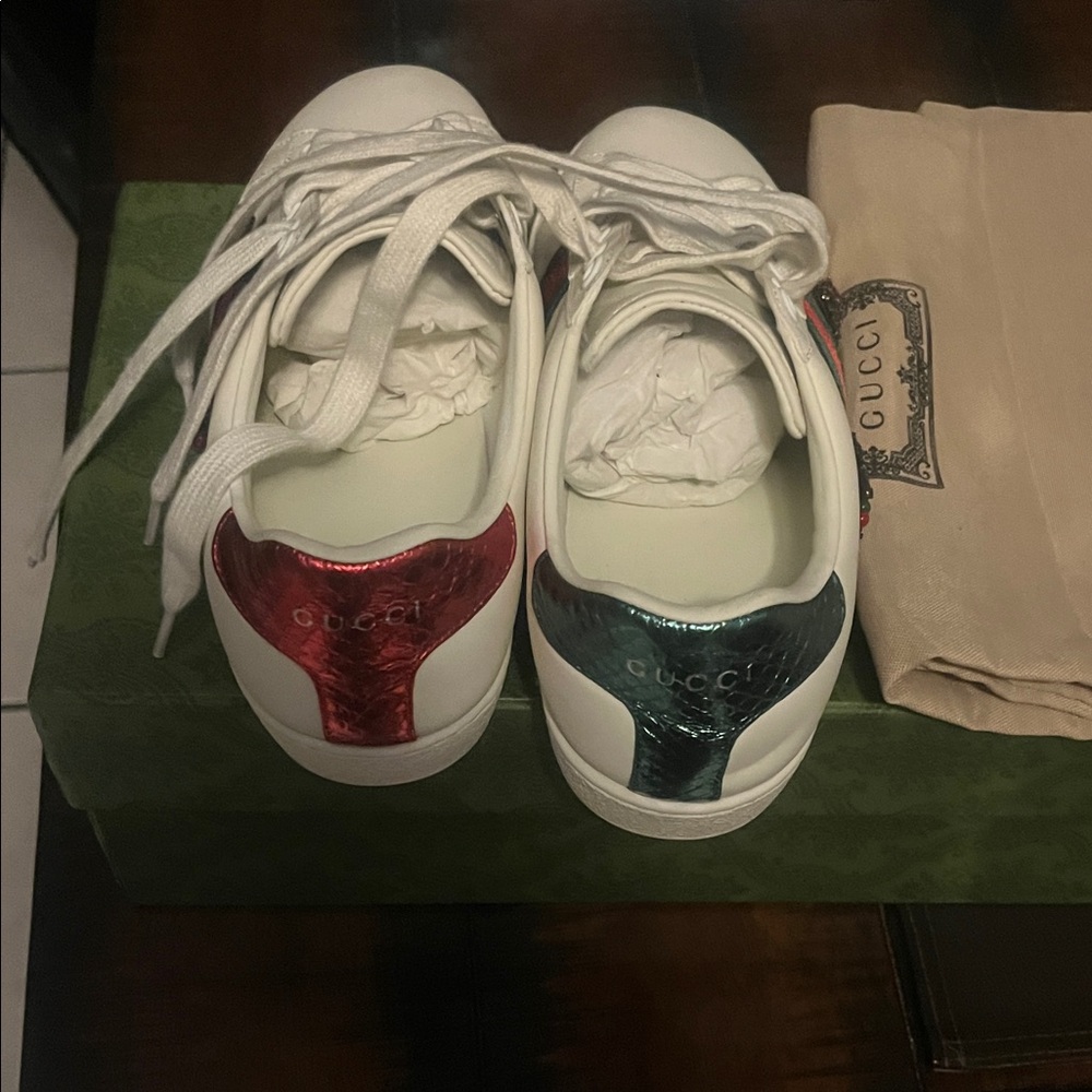 Gucci Kids Sneakers in White with Red and Green Details - Picture 2 of 3